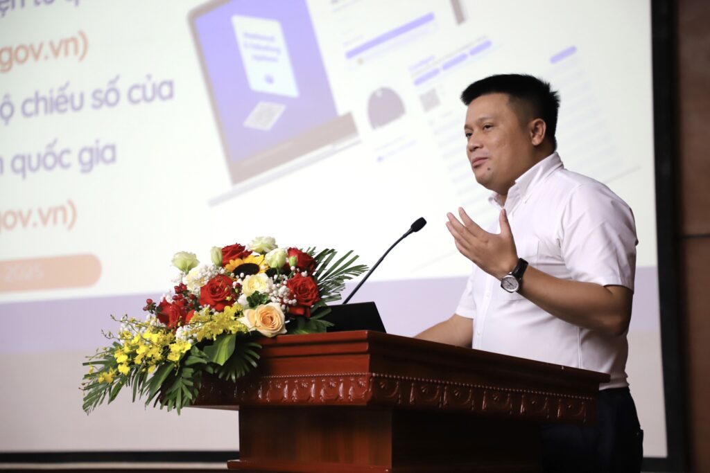 Ông Bùi Bá Chính – Quyền Giám đốc Trung tâm Mã số, mã vạch quốc gia.